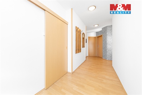 Prodej rodinného domu, 327 m² 14