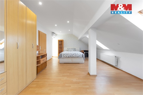 Prodej rodinného domu, 327 m² - 12