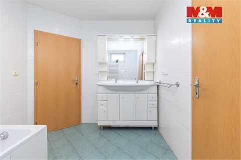 Prodej rodinného domu, 327 m² 6