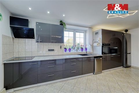 Prodej rodinného domu, 225 m² - 18