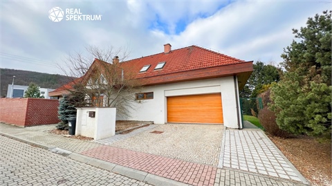 Pronájem rodinného domu, 200 m² 0