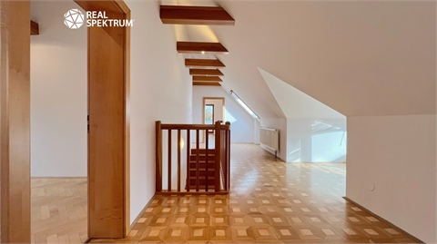 Pronájem rodinného domu, 200 m² 8