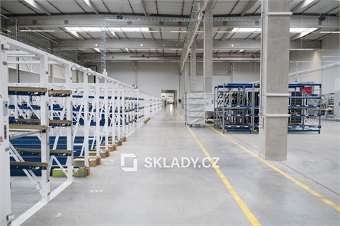 Pronájem skladu / haly, 11 000 m² - 0