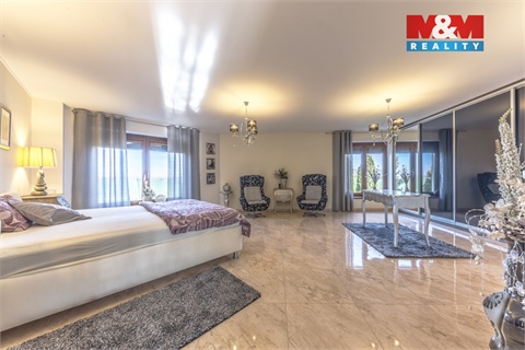 Prodej rodinného domu, 325 m² 2