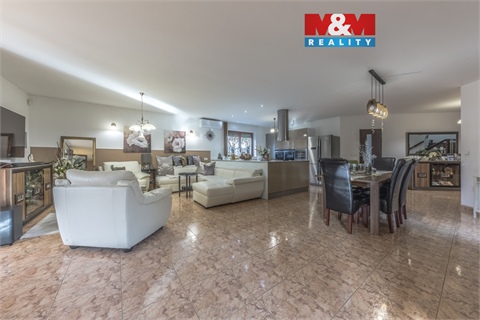 Prodej rodinného domu, 325 m² 0