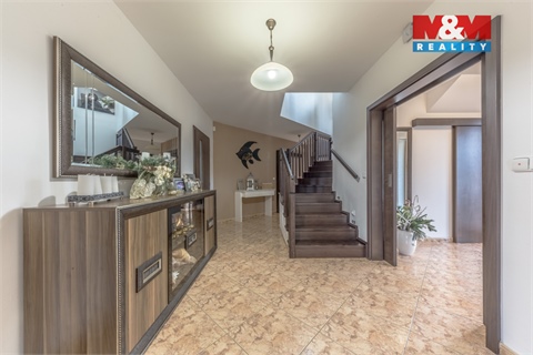 Prodej rodinného domu, 325 m² 6