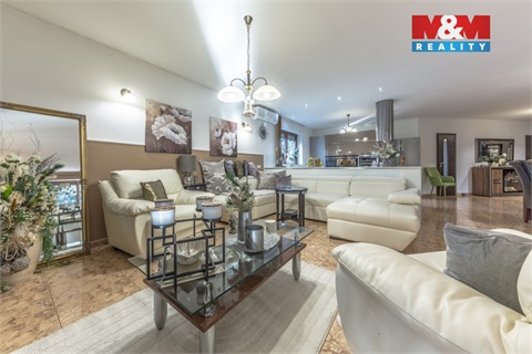 Prodej rodinného domu, 325 m² - 18