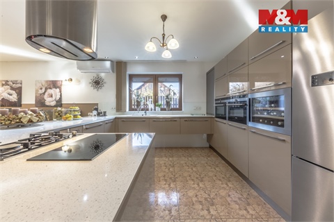 Prodej rodinného domu, 325 m² - 0