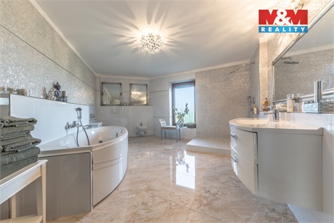 Prodej rodinného domu, 325 m² - 2