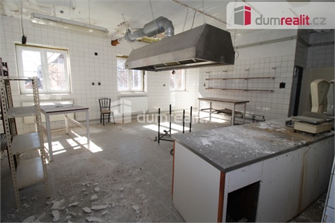 Prodej komerčního objektu, 1 385 m² 8