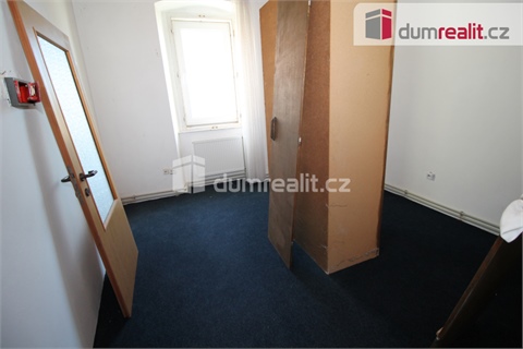 Prodej komerčního objektu, 1 385 m² 20