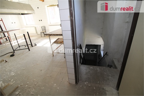 Prodej komerčního objektu, 1 385 m² 10