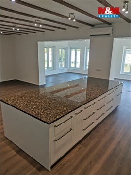 Prodej rodinného domu, 533 m² - 2