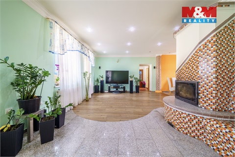 Prodej komerčního objektu, 700 m² 8