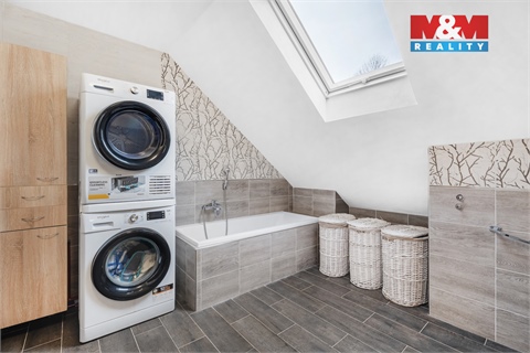 Prodej rodinného domu, 328 m² - 2