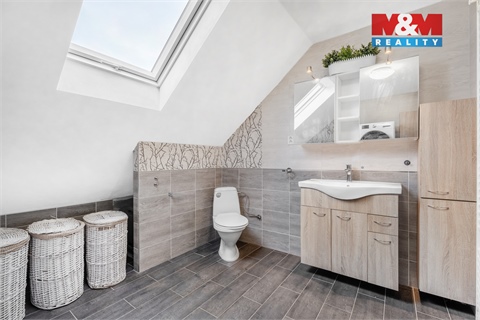 Prodej rodinného domu, 328 m² 2