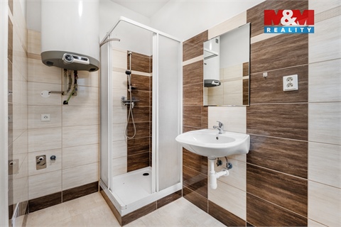 Prodej rodinného domu, 328 m² - 14