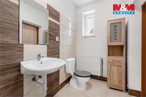 Prodej rodinného domu, 328 m² 16