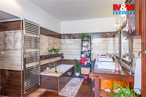 Prodej rodinného domu, 550 m² - 2