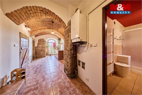 Prodej rodinného domu, 196 m² - 14