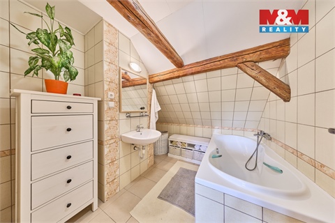 Prodej rodinného domu, 196 m² - 22