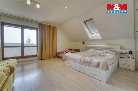 Prodej rodinného domu, 266 m² 2