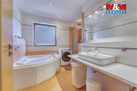 Prodej rodinného domu, 266 m² 8