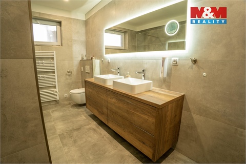 Prodej rodinného domu, 207 m² 2