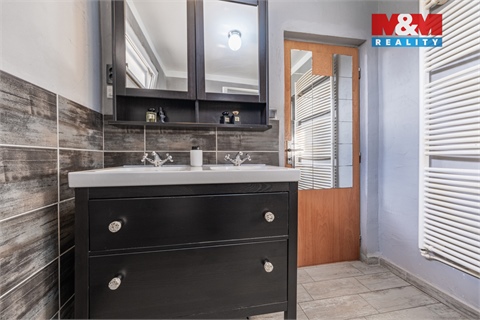 Prodej rodinného domu, 200 m² 8