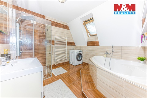 Prodej rodinného domu, 295 m² 2