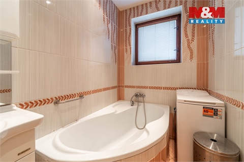 Prodej rodinného domu, 180 m² - 18