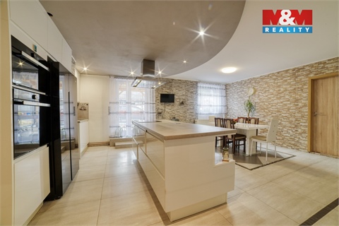 Prodej rodinného domu, 252 m² - 24