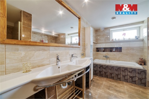 Prodej rodinného domu, 252 m² - 4