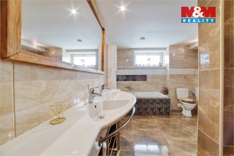 Prodej rodinného domu, 252 m² - 2