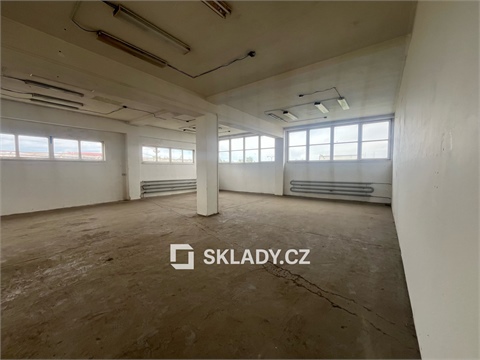 Pronájem skladu / haly, 500 m² - 0