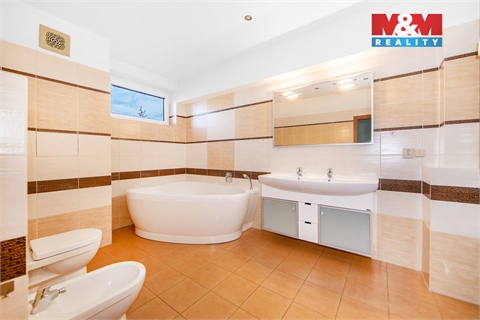 Pronájem bytu 4kk, 151 m² 12