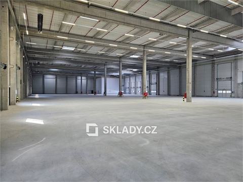Pronájem skladu / haly, 1 400 m² - 0