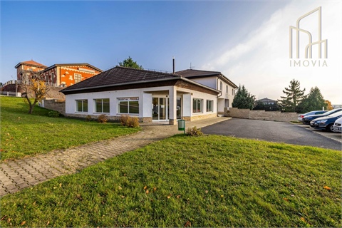 Prodej rodinného domu, 649 m² 0