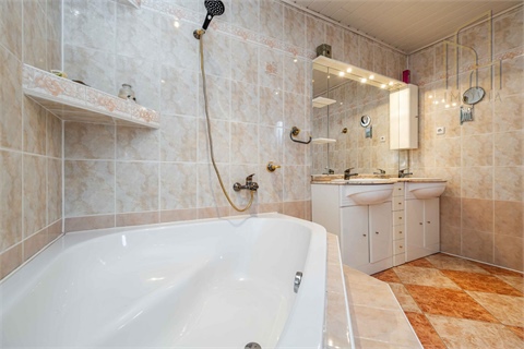 Prodej rodinného domu, 649 m² - 28