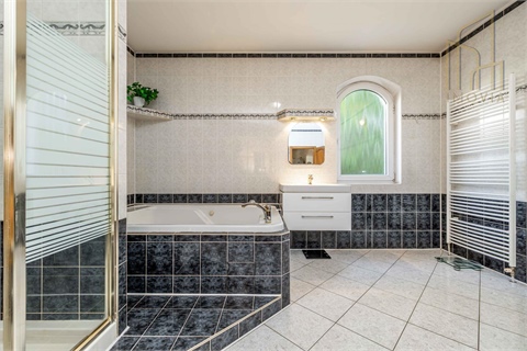 Prodej rodinného domu, 649 m² - 18