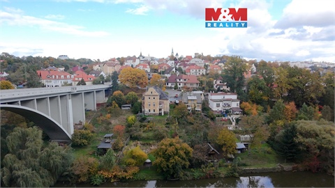 Prodej stavebního pozemku, 1 330 m² 0