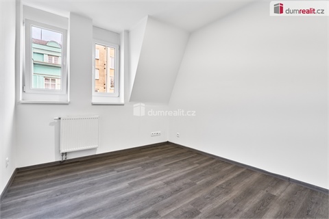 Prodej komerčního objektu, 980 m² 8
