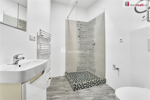 Prodej komerčního objektu, 980 m² 6