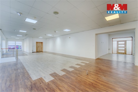 Pronájem obchodních prostor, 135 m² 2