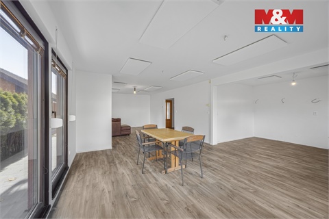 Prodej rodinného domu, 260 m² - 6