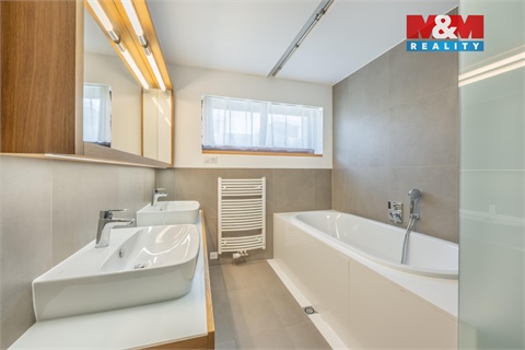 Prodej rodinného domu, 279 m² 8