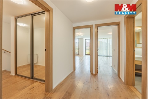 Prodej rodinného domu, 279 m² 2