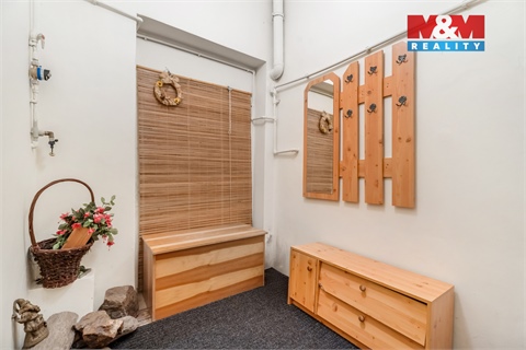 Prodej obchodních prostor, 48 m² 8