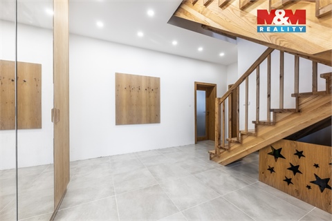 Prodej rodinného domu, 270 m² 8