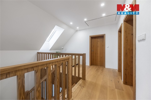 Prodej rodinného domu, 270 m² - 8